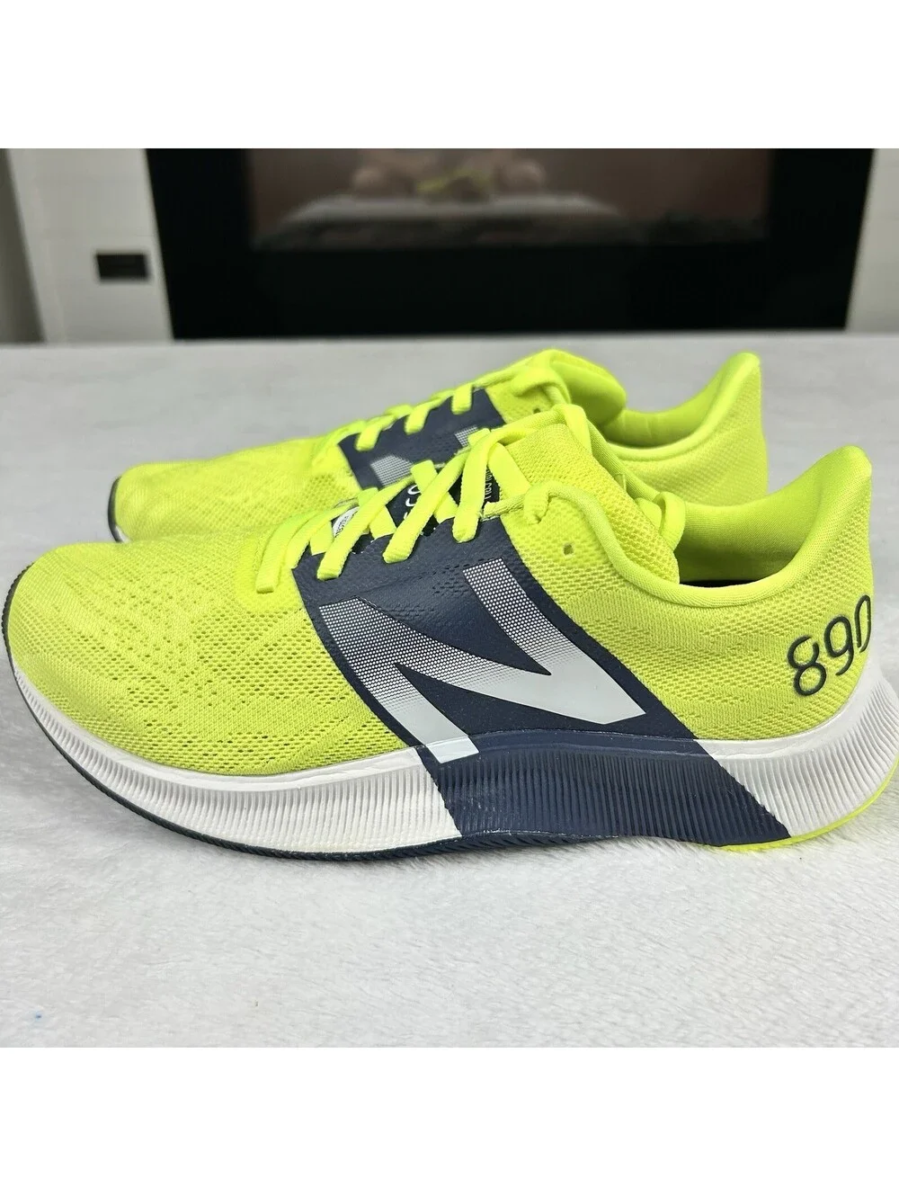 New Balance Women’s 890 V8 Running Shoes Size 7.5 Neon Yellow Walking Sneakers